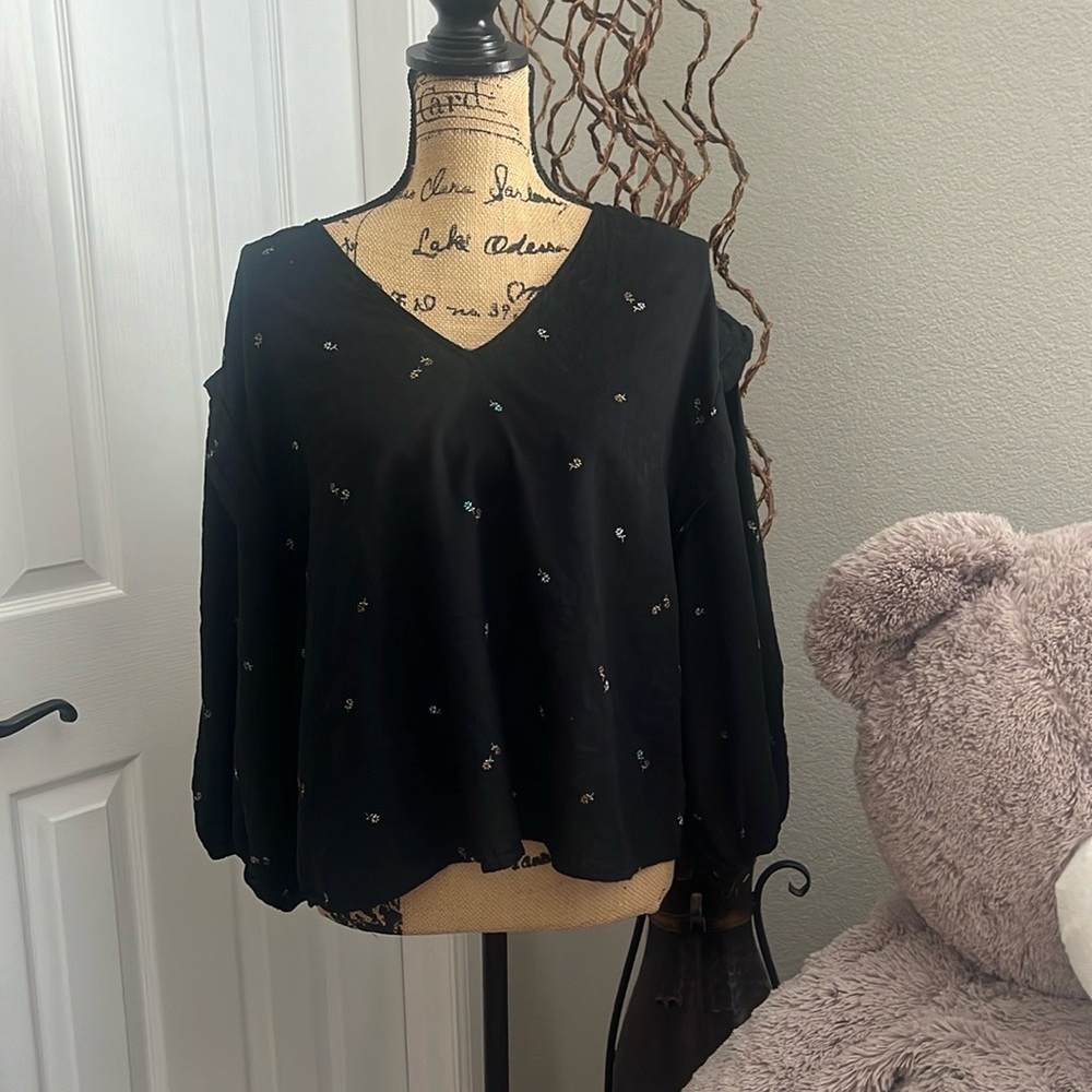 NWOT Ann Taylor big Sleeves for statue and design.size XXL
Black 
#421